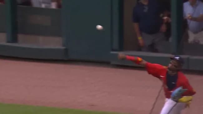 【動画】アクーニャJrの87メートル助走なしノーバン返球がこちらwwwwwwww