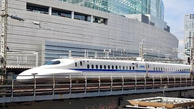 東京から大阪、新幹線が最適解と気づく