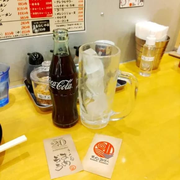 【難問】ワイ「ラーメン（900円）」店「コーラは？」←いるか！？ｗｗｗｗｗｗ