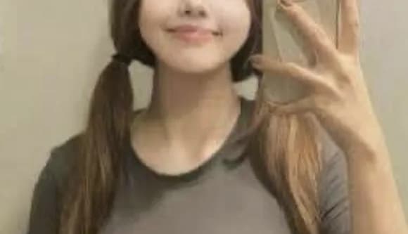 【画像】　白人女子高生「私太いのかな…(パシャ)」