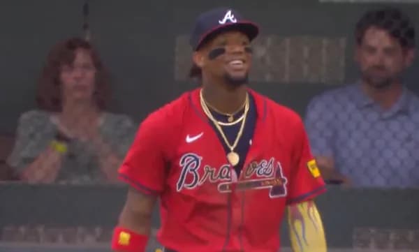 アクーニャJrの87メートル助走なしノーバン返球がこちらｗｗｗｗｗ