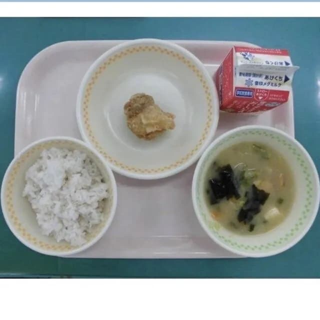 日本人「唐揚げ１個の給食可哀想」自治体「撮り方の問題だから今後は撮り方を工夫する」