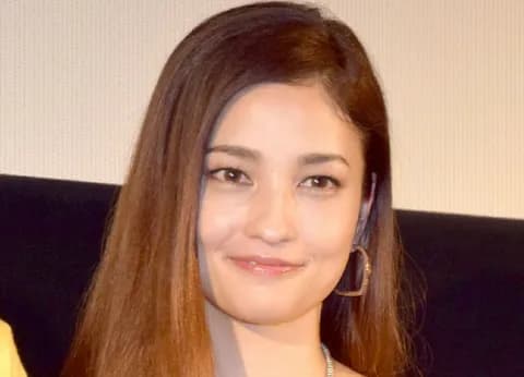 【悲報】黒木メイサと大物ジュニア、熱愛と文春報道・・・・・・