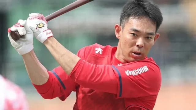 カープ秋山翔吾(年俸1.8億円の37歳)今季30安打で2000本安打まであと176安打