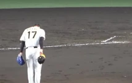 ヤクルト青柳、小幡に死球で球場内ブーイング