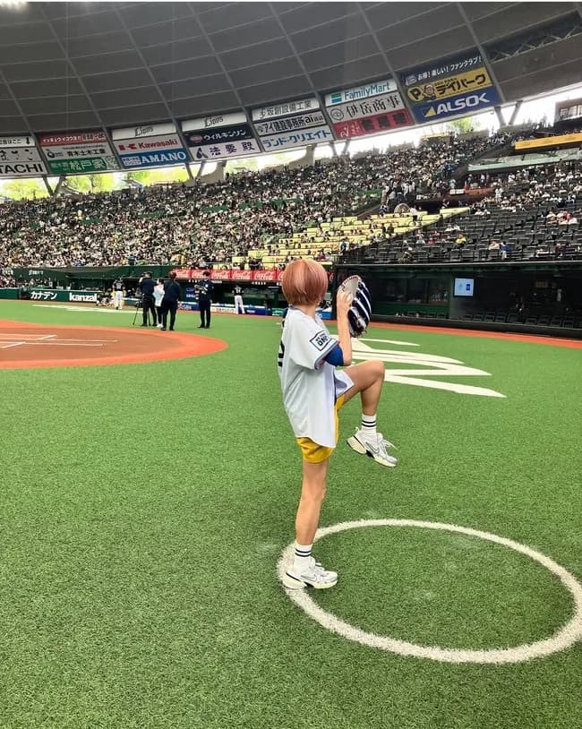 【画像】TRF YU-KIさん(58)の投球フォームｗｗｗｗｗｗｗｗｗｗｗ