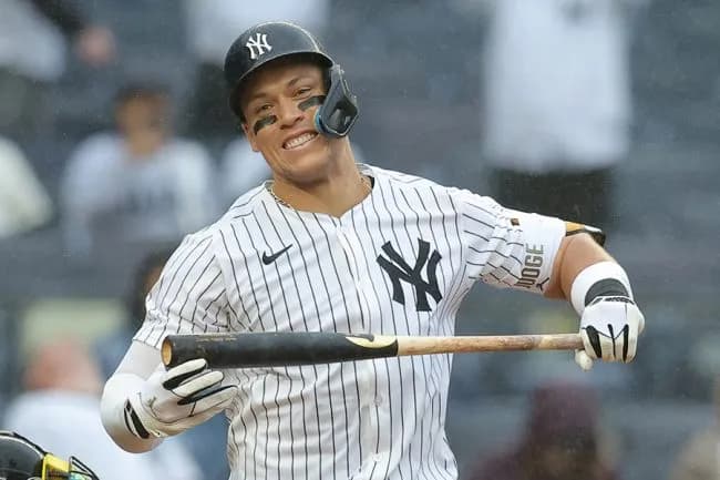 アーロン・ジャッジ(5月終了)　257打席 21HR 打率.398 OPS1.268 wRC+249(史上最高)