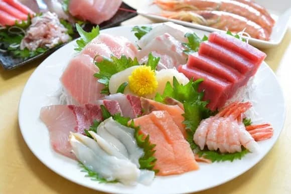 【悲報】バカ「刺身は最高に美味い」ワイ「調味料なしで食べてみ？」