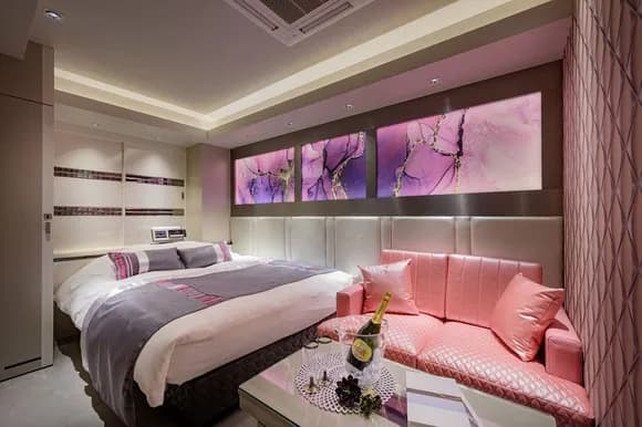 【疑問】ラブホに一人で入るやつ、何してるの？