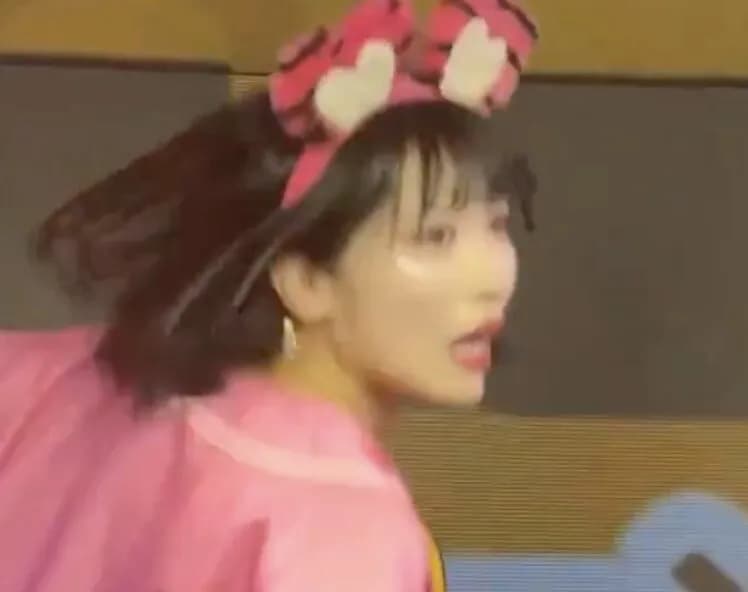 【動画】阪神ファンの地下アイドルさん、ほぼ全裸で応援してしまう...