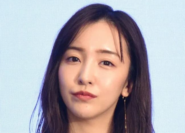 板野友美、悪質なネット投稿に法的措置を検討  「当方および家族の名誉を著しく毀損するもの」