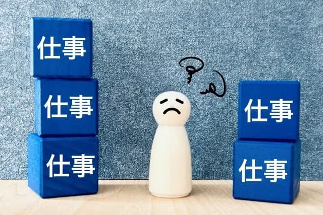 有給とれない、業務量多い、給料安い、休み少ない　こういう会社が人手不足で悩んでる