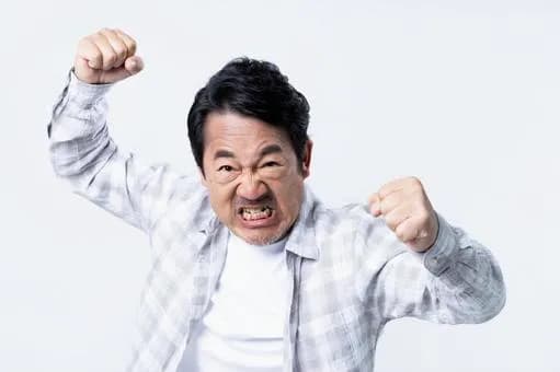 【悲報】初彼女の経験人数が3人だったワイ、笑顔が引きつるｗｗｗｗｗ