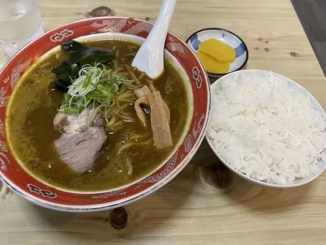 ラーメンとライス（大）←これにあと1つ加えて最強にしろ