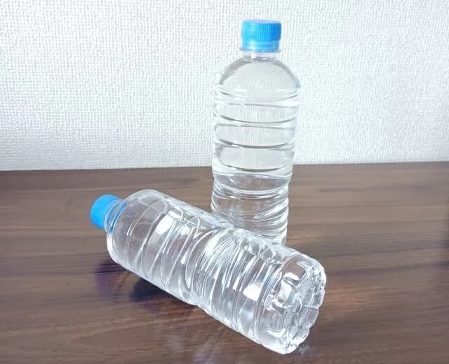 環境省「クマはペットボトルのパコパコという音が嫌いです。クマに会ったら鳴らしましょう」