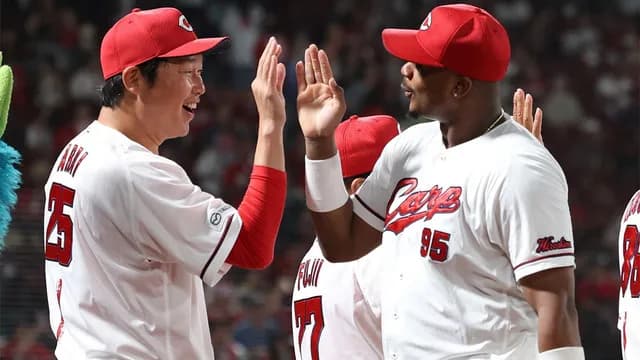 カープ新井監督、モンテロに1年待って打撃指導「映像を初めて見た時から」気になる動作「今日初めて言った」