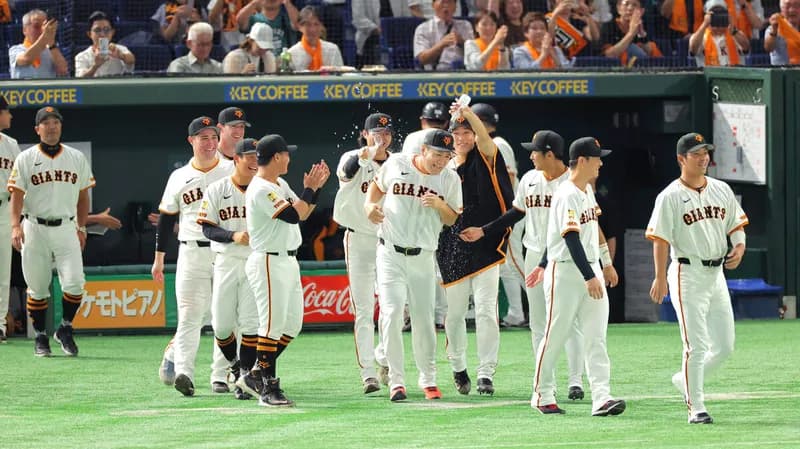 東京ドーム、巨人ファンが優勝したみたいに盛り上がってる