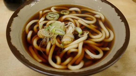 【画像】関西人ワイ、関東のうどんの汁の色に驚愕ｗｗｗｗｗｗｗｗｗｗｗｗｗｗｗｗ