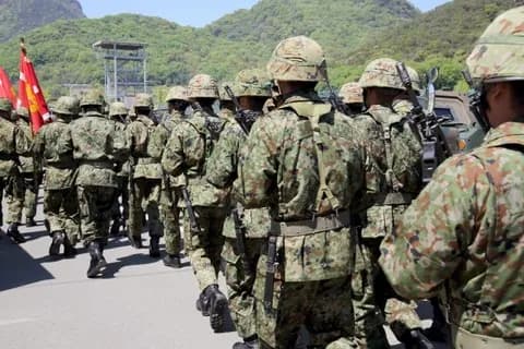 【朗報】自衛隊勧誘「自衛隊に入ればなんと毎日ご飯が食べられます！年に1回ステーキも出てきます！」