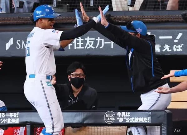 エスコン、報徳学園の魔曲が鳴り響く　スタンド大盛り上がり