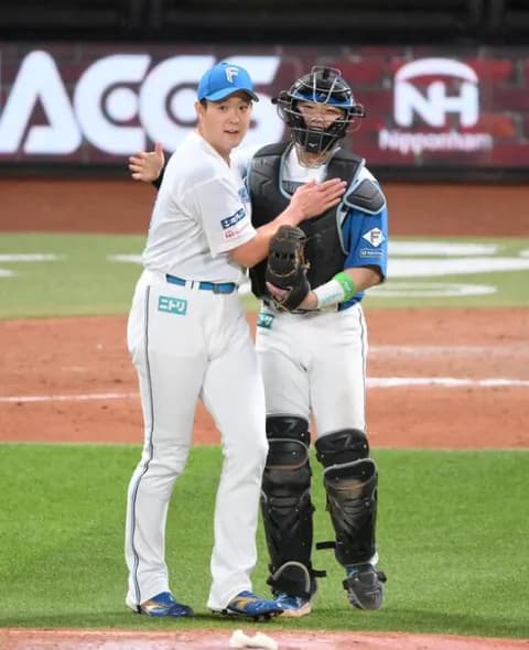 日本ハム先勝！斎藤友貴哉の１６０キロ連発に球場どよめく　抑えで圧巻の三者凡退