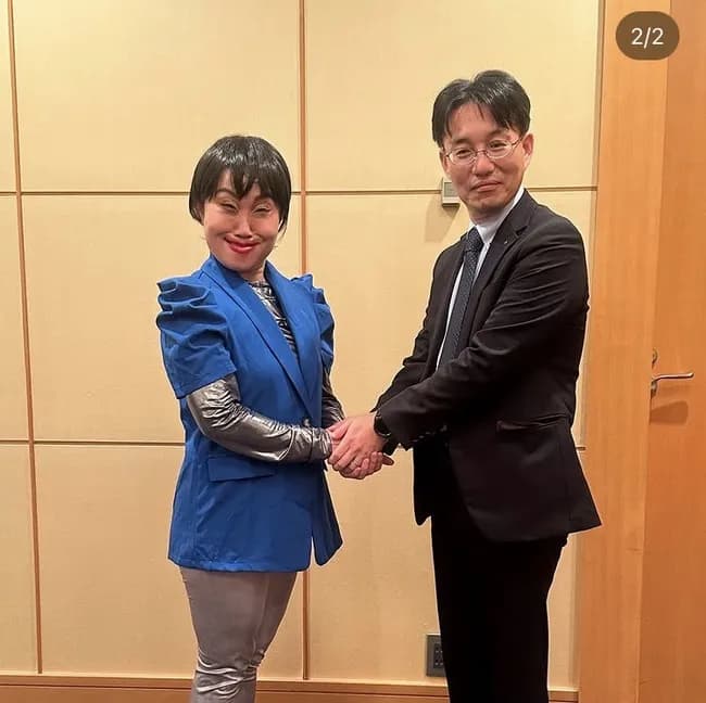 【画像】お笑い芸人『キンタロー。』の一発ギャグ、「誇張しすぎた高市早苗」が不謹慎だと炎上wwww