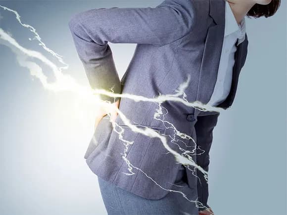 【緊急】ぎっくり腰なったワイ、息するだけで激痛・・・・・