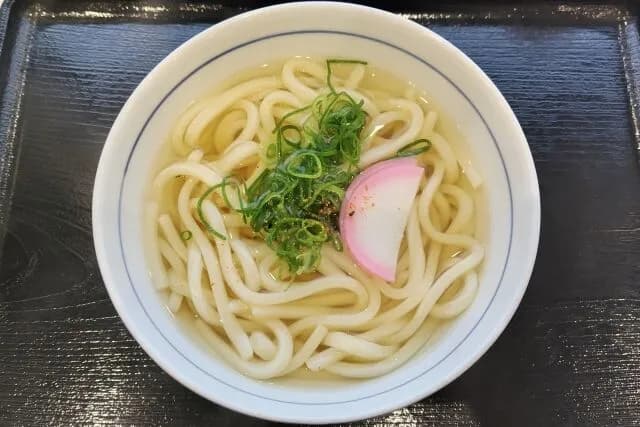 うどんがそばのライバル面してるの普通にムカつくよな