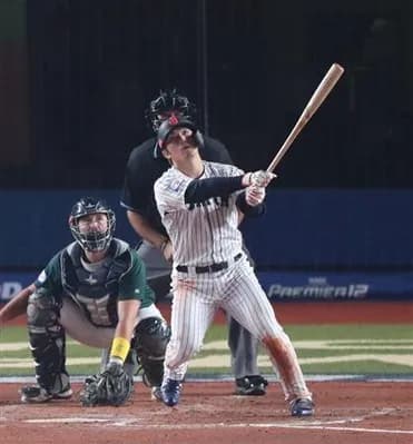 プレミア鈴木誠也　.429 3HR 10打点 OPS1.714