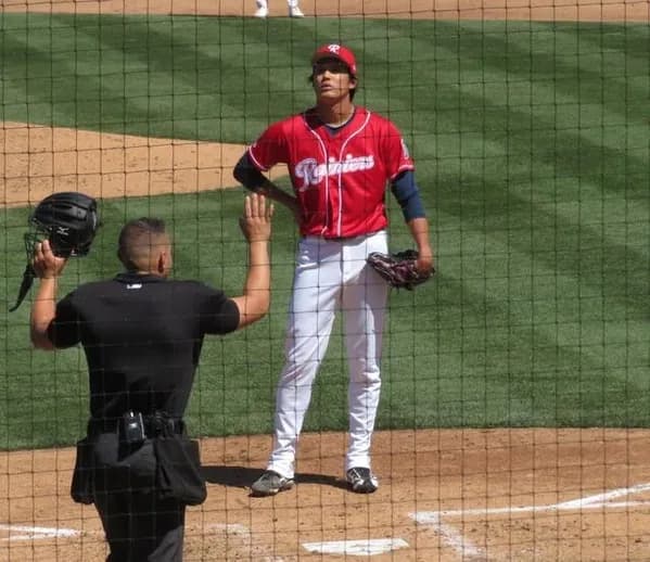 藤浪晋太郎、3者連続を含む4四球3暴投3失点　本拠地騒然「UGLY！(ひどすぎる)」のヤジも