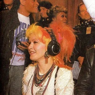 We Are The World歌ってる奴の中で一人だけふざけてる奴おるよな