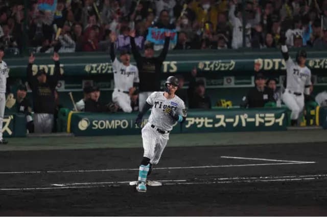 阪神・佐藤輝が8号キング弾！　巨人を突き放す豪快3ランは角度37度の“ビッグフライ”