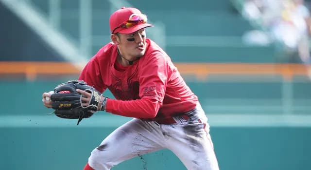 カープ矢野『忍者ジャンピングキャッチ』！←跳躍力がヤバすぎるｗｗｗ