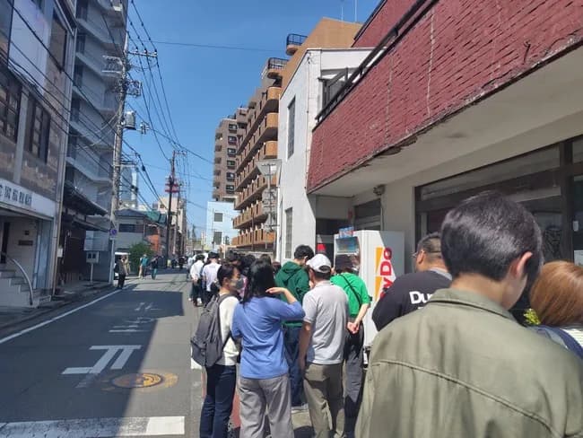 【画像】ジャンポケ斉藤慎二のバウムクーヘン屋行列ができるほどの大盛況