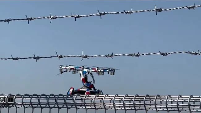 【悲報】大阪万博のそらとぶ車、飛行中にプロペラのモーターが根元から折れてしまう…