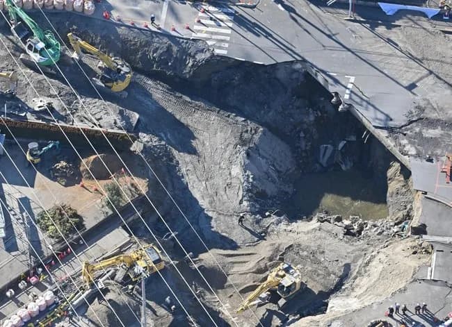 埼玉の穴に落ちた運転手、ついに5月中旬以降から救出開始