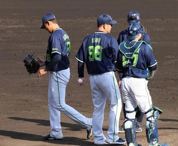 高津監督　奥川　「ファームです。」