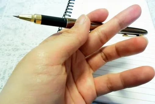 【悲報】「ペン回し」とかいうクソの役にも立たない技術ｗｗｗｗｗｗｗｗｗｗｗｗｗｗｗｗ