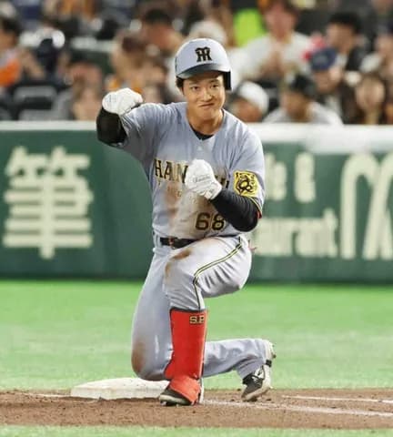 阪神・中川が歓喜のプロ初安打!第3打席で三塁強襲安打 記念球は先輩たちがベンチへ回収