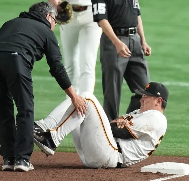 巨人・岡本和真は左肘の筋損傷「一日でも早く戻れるように頑張ります」　復帰まで1カ月程度か