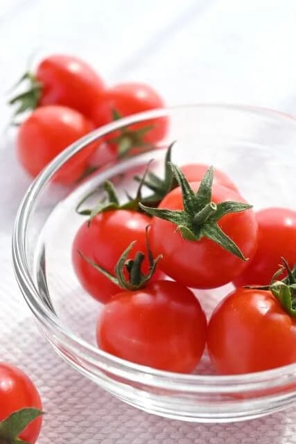 普通のトマトが高いからミニトマトで我慢してる…
