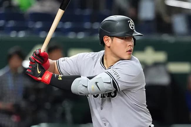 【巨人】岡本和真は“長期離脱”か...アクシデント発生の要因を堀内恒夫氏が指摘「浦田の送球ミス。交錯するところにボールは投げない」「最終的には首脳陣の責任」