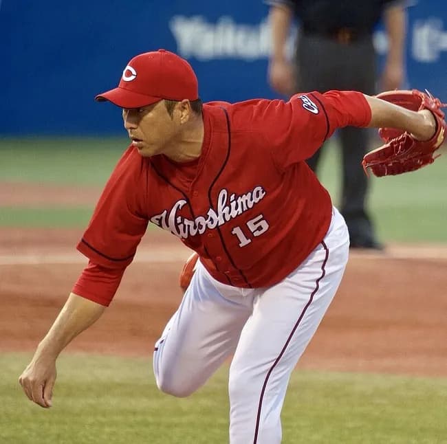 男気黒田←←←←←←21億のメジャー契約を断り4億の広島に復帰しました