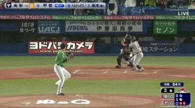 【ヤクルト対巨人7回戦】ヤクルト・赤羽、落球…