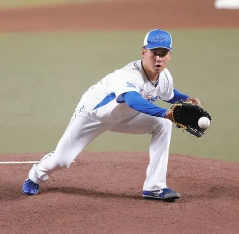 中日金丸、コンタクトレンズを導入！初登板でサイン読み違えが多発