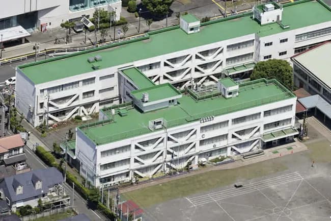 【悲報】東京立川の小学校に男2名侵入事件、前日に喧嘩し原因になった女児2名は現在不登校状態