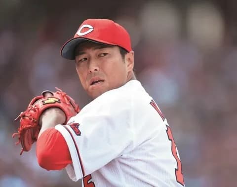 男気黒田←←←←←←21億のメジャー契約を断り4億の広島に復帰しました