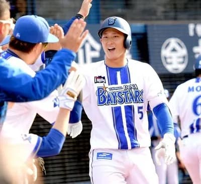 【朗報】横浜ベイスターズさん、既に日本代表正捕手がいたのにそれを超える20歳の逸材が出て来てしまう