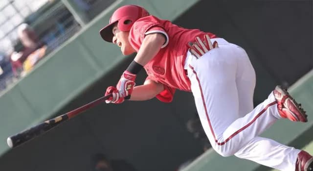 カープドラ1佐々木泰、プロ1号逆転2ランホームラン！ズムスタのレフトスタンドへ完璧な一発！！