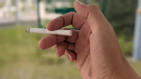 【悲報】歩きタバコ罰金1000円、キツすぎるｗｗｗｗｗｗｗｗｗ